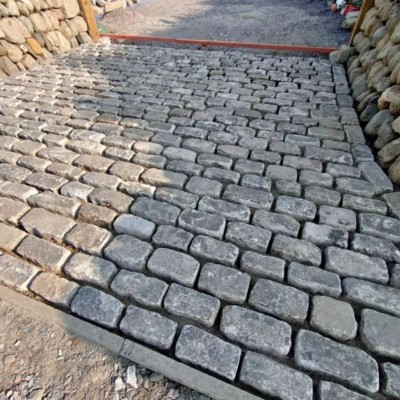 Reclaimed Elongated London Granite Cobble Setts - Bulk Bag