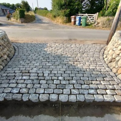 Reclaimed Elongated London Granite Cobble Setts - Bulk Bag