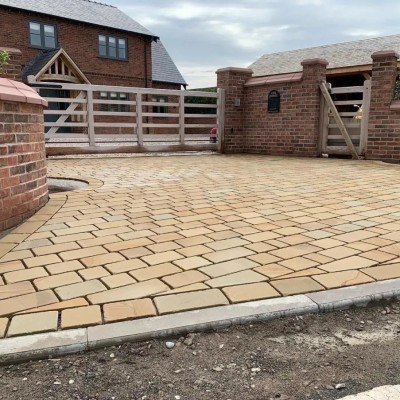 Tumbled Random Yorkstone Cobble Setts - Per SQM