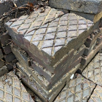 Reclaimed Clay Pavers and edge pieces – £0.80 each 2,656 pcs