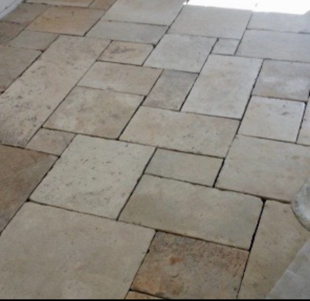 reclaimed-french-limestone-flooring-and-steps-9-zal.jpeg