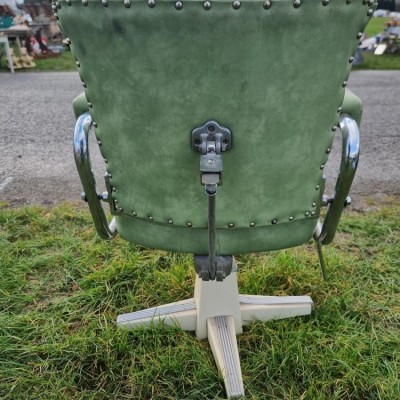 La Reine Barbers Restrocrat Chair