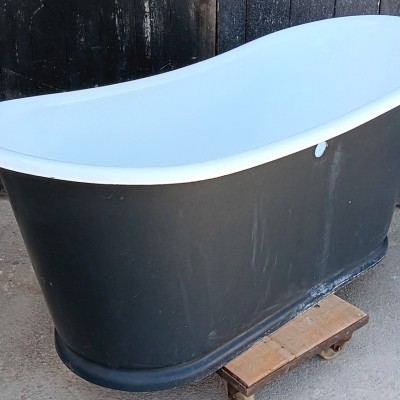 Reclaimed Bateau bath