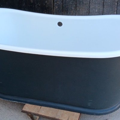 Reclaimed Bateau bath