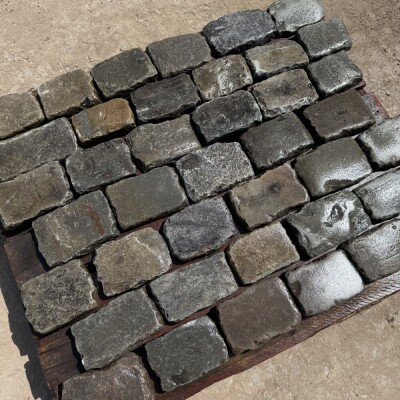 Reclaimed Sandstone Cobble Tops - Per SQM