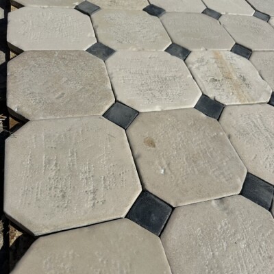 Reclaimed French Bourgogne limestone in Small Cabochon 