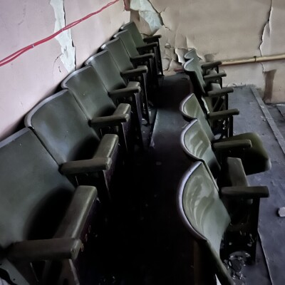 100 x Original 1938 Art Deco Cinema Seats, Cast Iron – Regal Cinema, Norwich – J