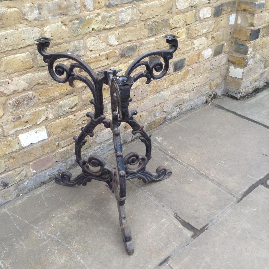 Cast iron table base V&V Reclamation