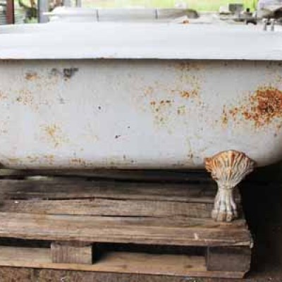 Reclaimed cast iron plunger bath