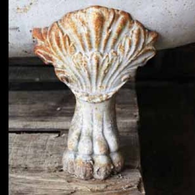 Reclaimed cast iron plunger bath