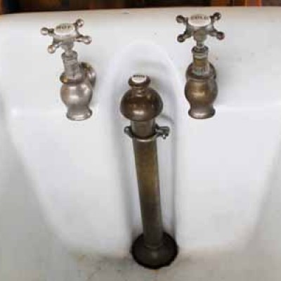 Reclaimed cast iron plunger bath